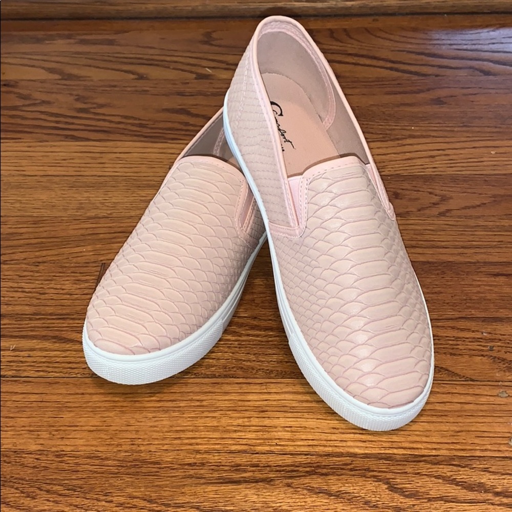 Women’s slip on shoes size 10 like vans